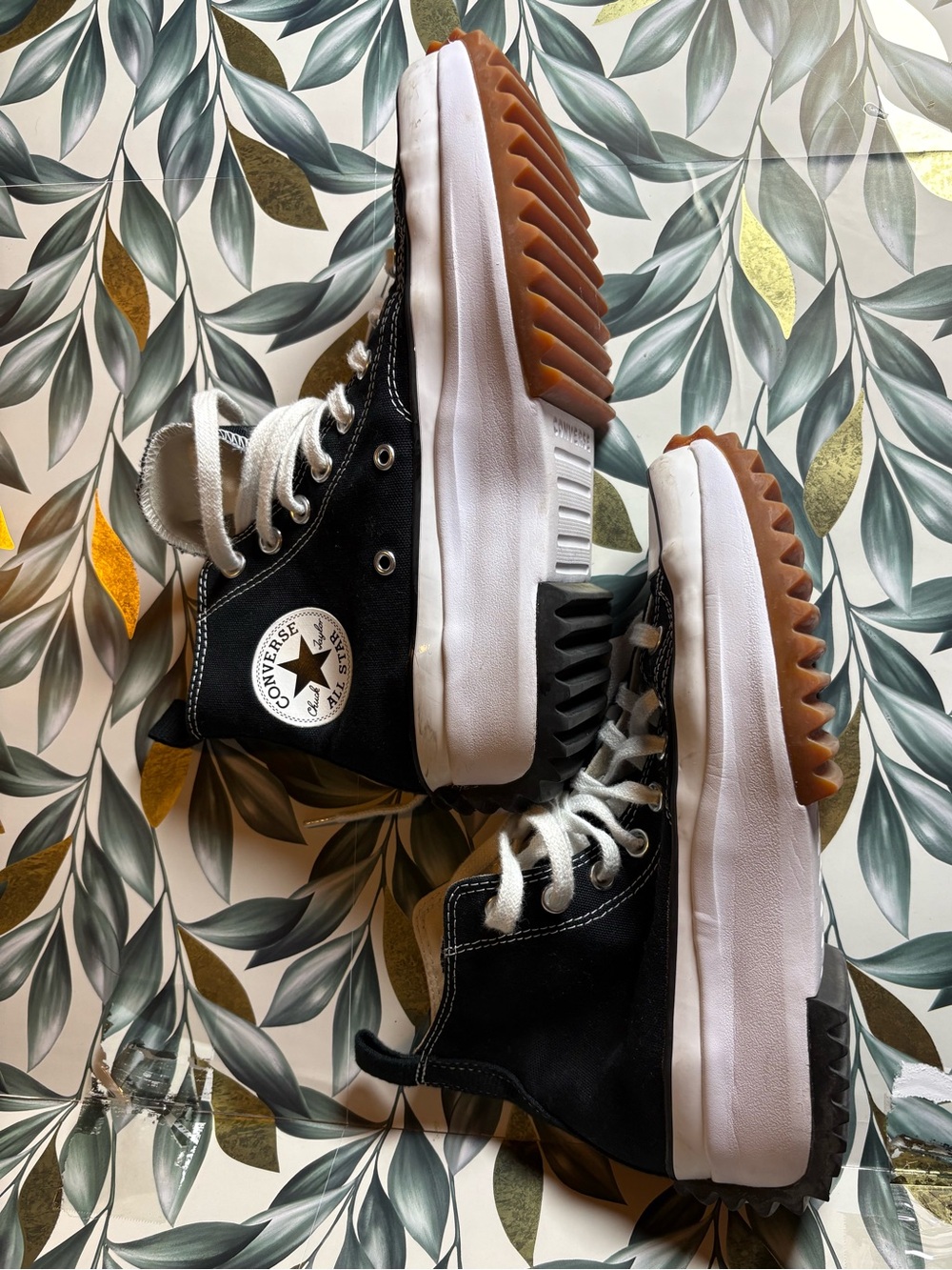 Converse Black & White Women 8.5/ Men’s  7Platform Run Star High-Top Sneaker - Picture 2 of 6